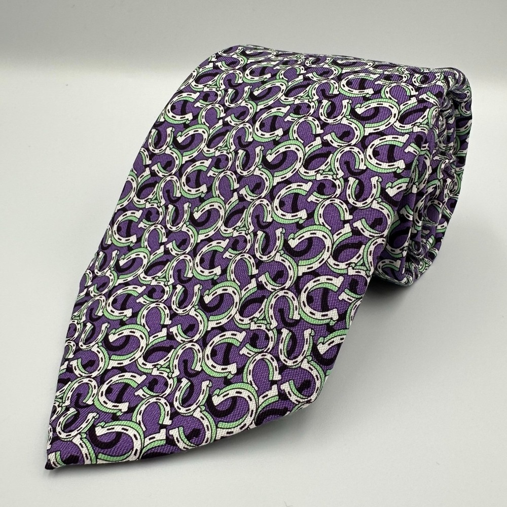 Vineyard Vines Kentucky Derby Silk Tie Purple Horseshoe Print USA 3.5in - Picture 4 of 7